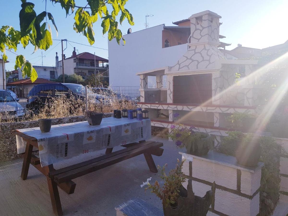 Konstantinos-Elli Rooms Nea Vrasna Exterior foto