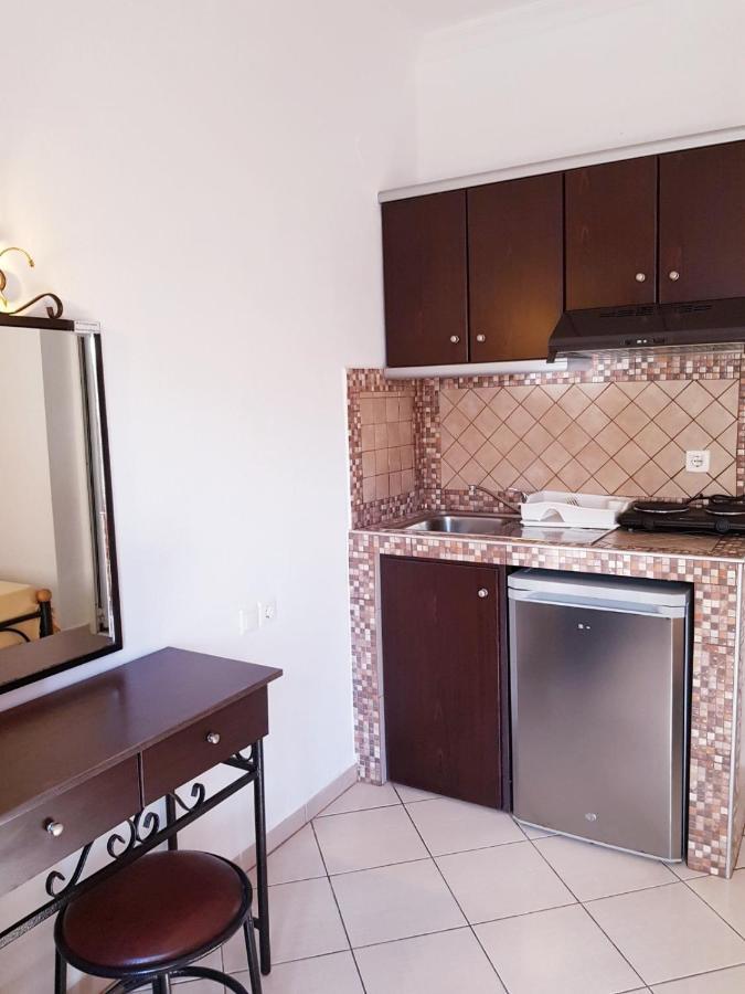 Konstantinos-Elli Rooms Nea Vrasna Exterior foto
