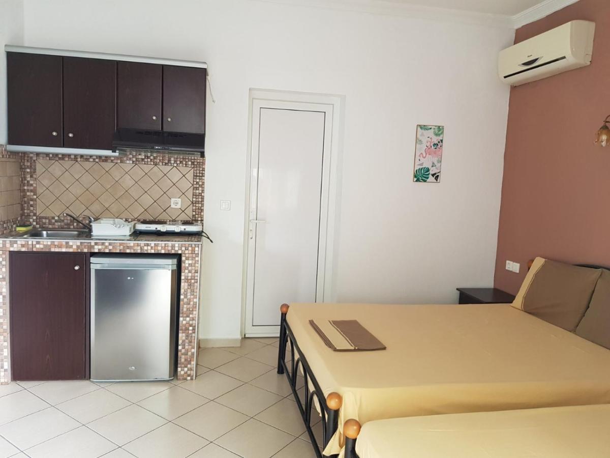 Konstantinos-Elli Rooms Nea Vrasna Exterior foto